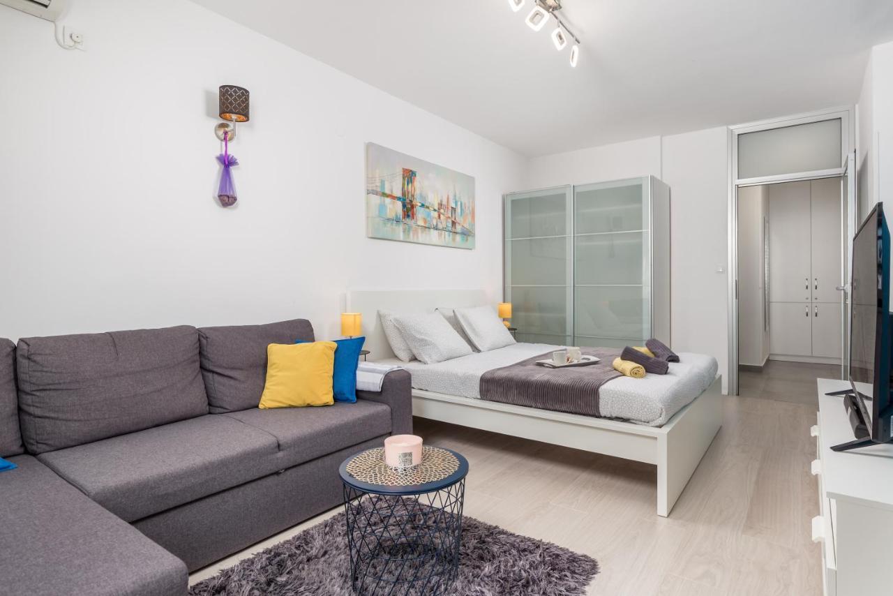 Sunny Studio Apartment With Balcony Fiume Esterno foto