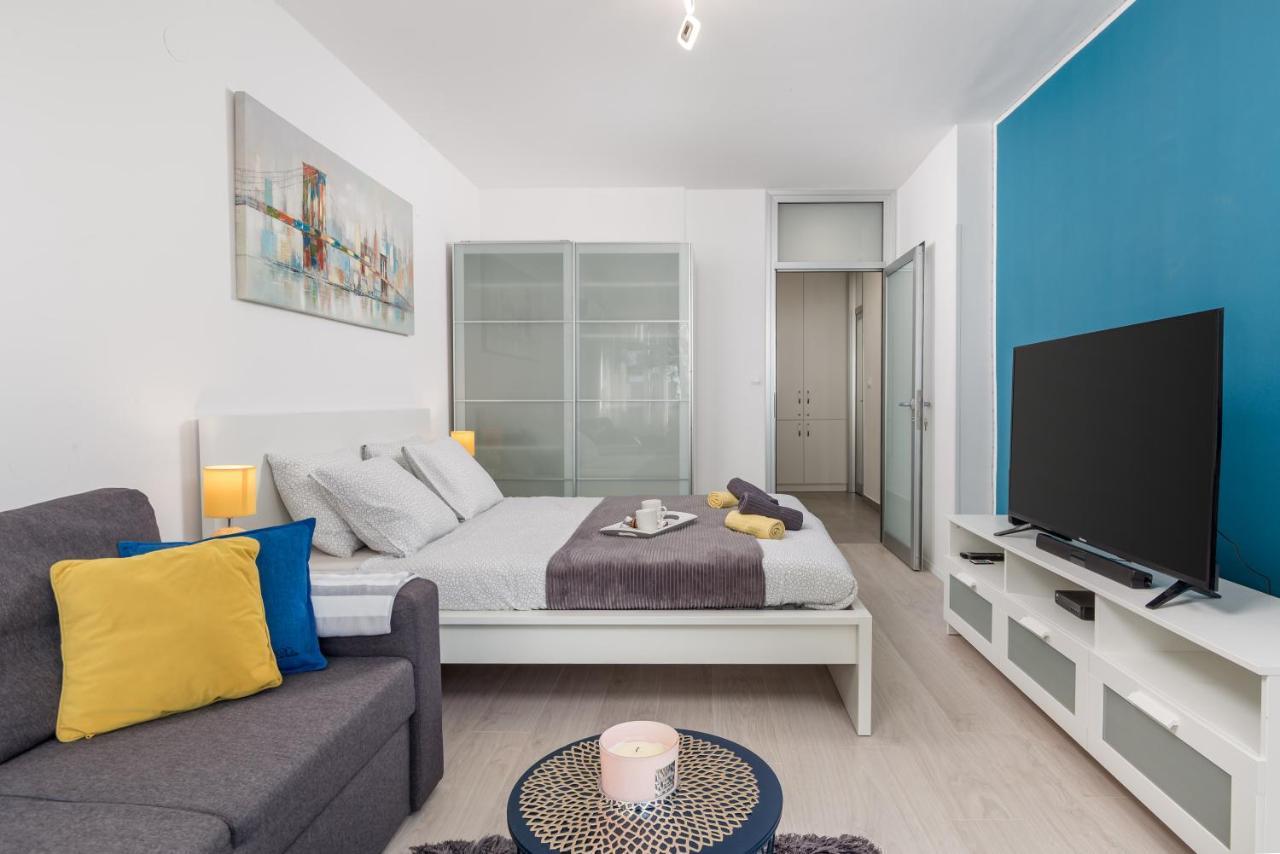 Sunny Studio Apartment With Balcony Fiume Esterno foto