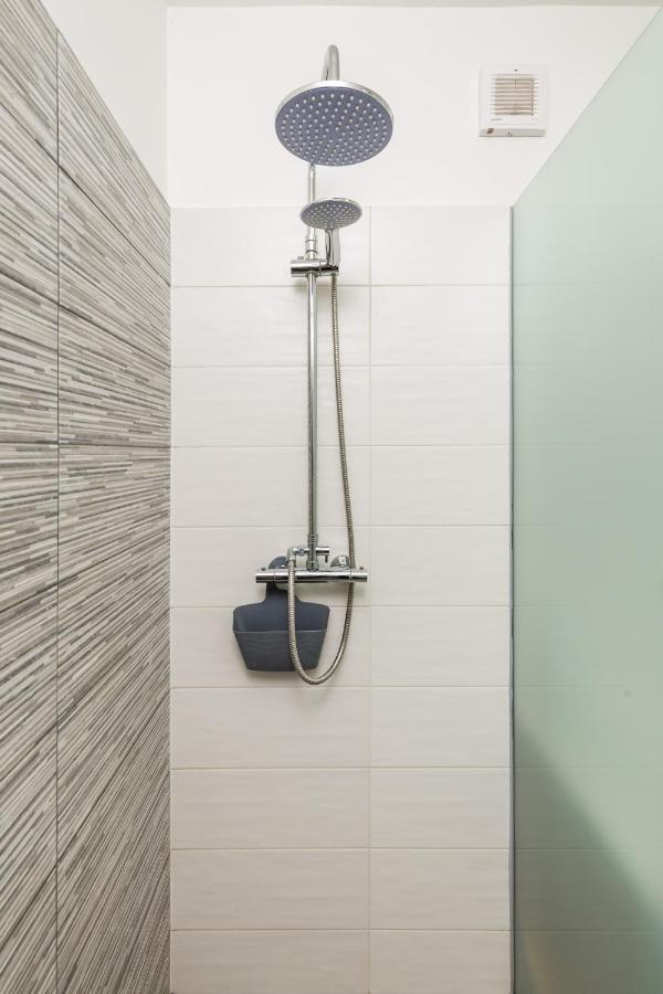 Sunny Studio Apartment With Balcony Fiume Esterno foto