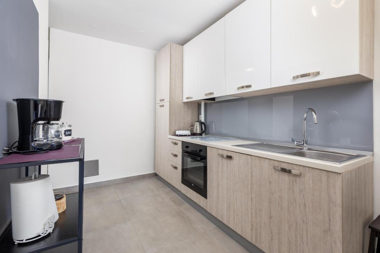 Sunny Studio Apartment With Balcony Fiume Esterno foto