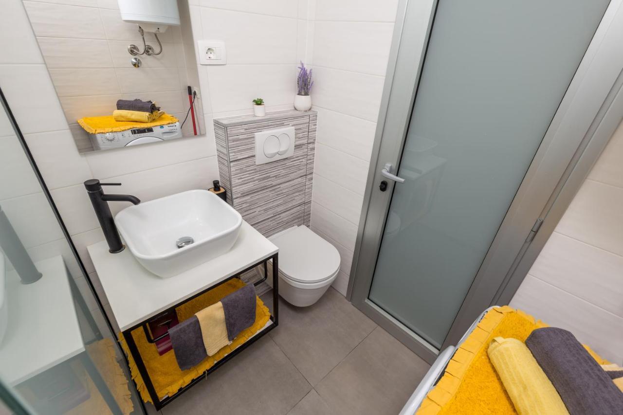 Sunny Studio Apartment With Balcony Fiume Esterno foto